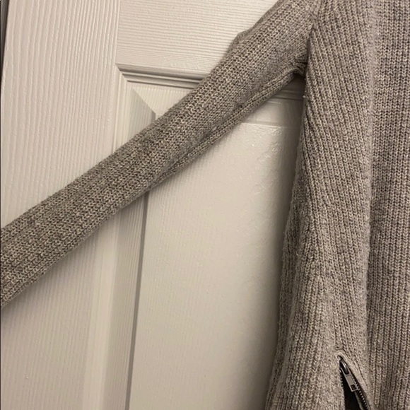 Shoulder cut out sweater-AEO - Picture 6 of 7